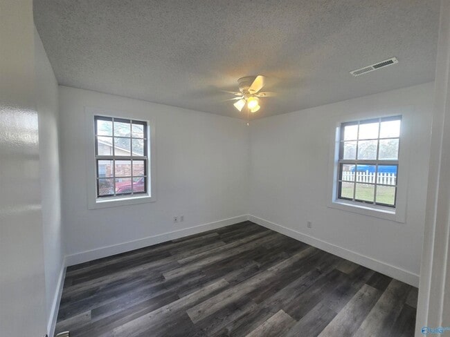 Building Photo - 247 Snow Dr