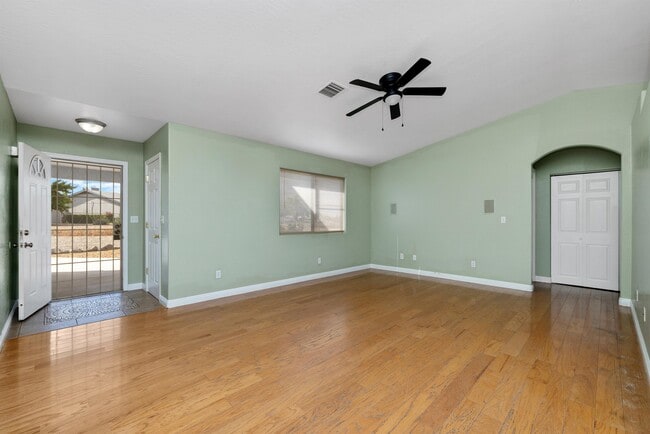 Building Photo - 3401 N Catherine Dr