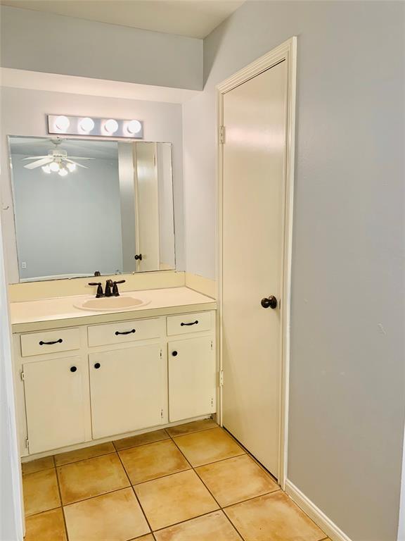 Building Photo - 1611 Mapleton Dr