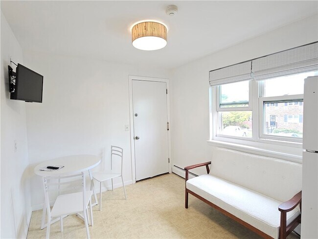 Building Photo - 70 Carroll Ave