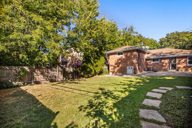 Building Photo - 1808 Laurel Ave