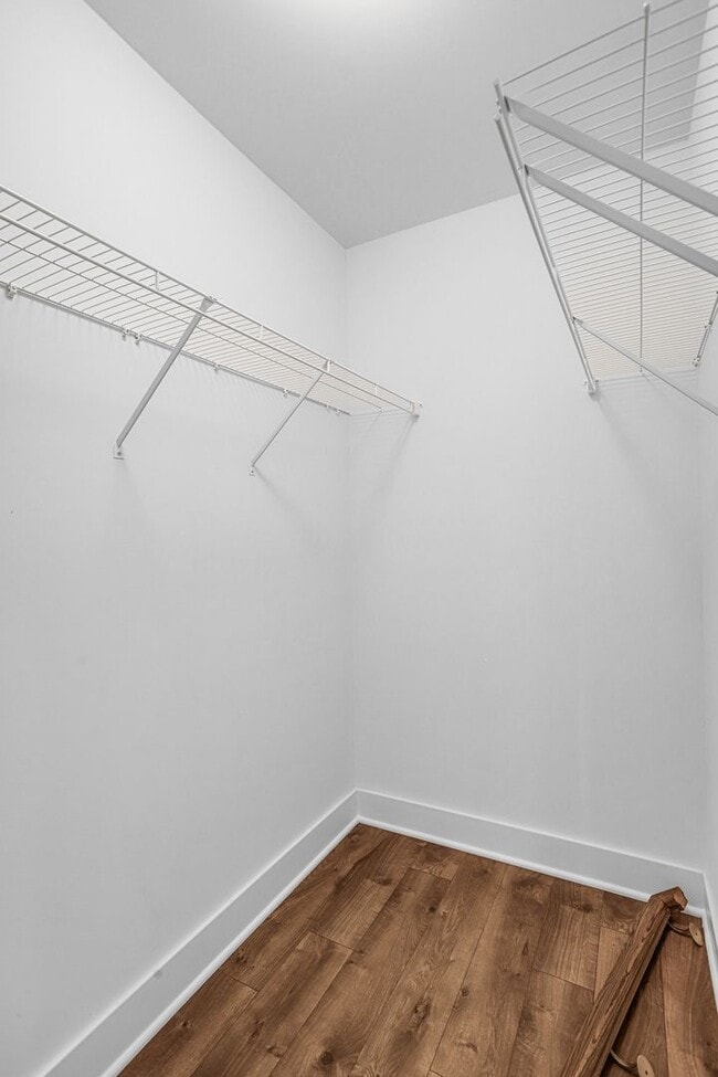 Building Photo - Spacious 4-level Home| 3 bedrooms + Garage parking!