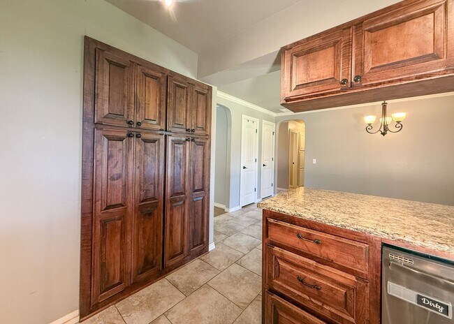 Building Photo - 5 Bedrooms | 3 Bathrooms | 2 Car Garage | Moore Schools