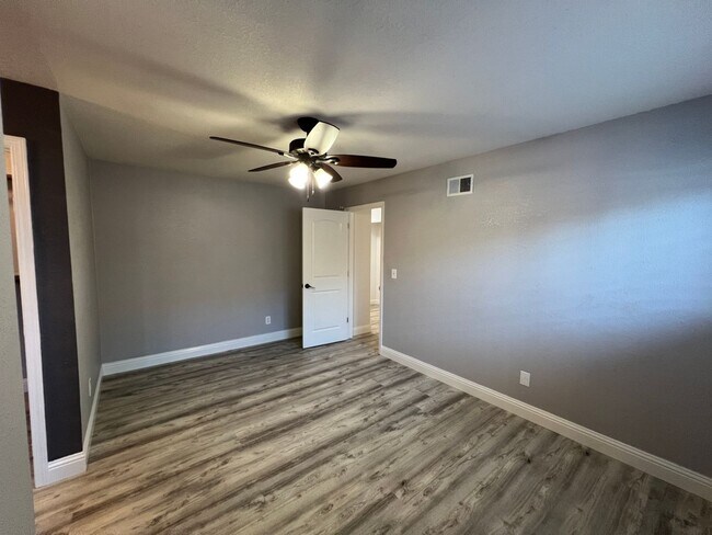 Building Photo - 5753 Mohican Dr