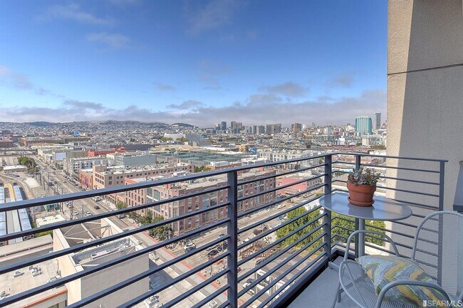 Building Photo - 2 BD 1.5BA Condo with Views! Location! Pen...