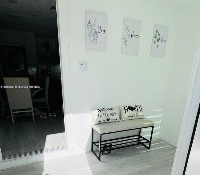 Building Photo - 872 NW 16th Terrace