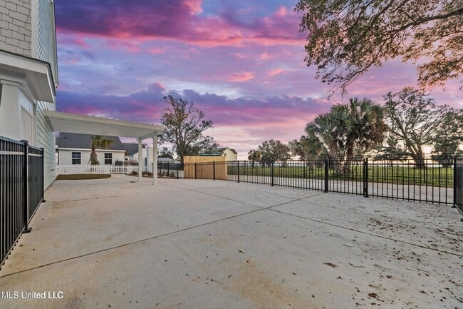 Building Photo - 1527 2nd St