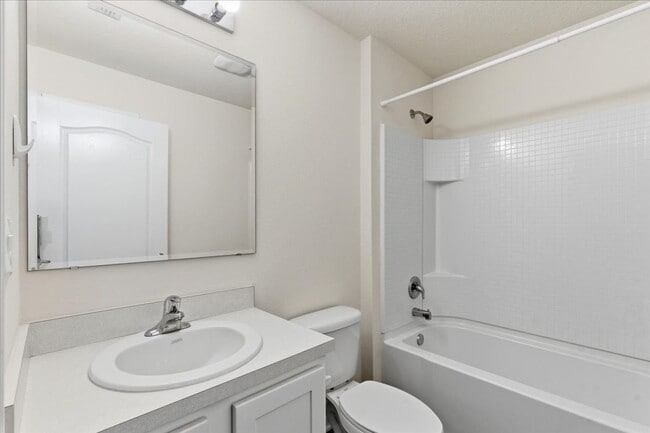 Building Photo - Welcome to this beautiful 3-bedroom, 2-bathroom home located in the heart of Bunnell!!