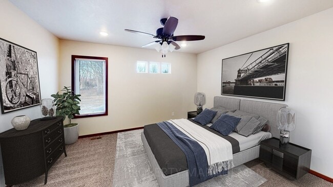 Building Photo - 3 BD, 2.5 BA TOWNHOME, DOUBLE ATTACHED GAR...