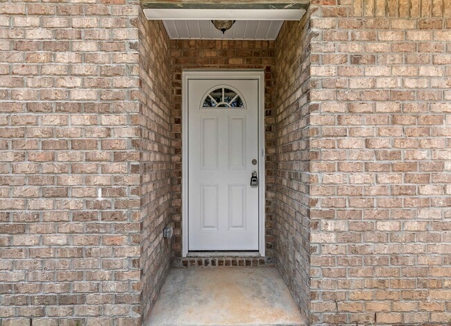Building Photo - MOVE IN SPECIAL 1/2 off 1st months rent!!!!