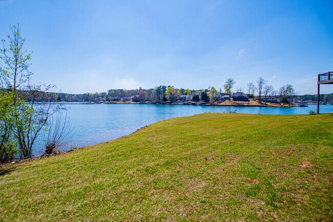 Building Photo - Lakefront Living at Fairfield Plantation