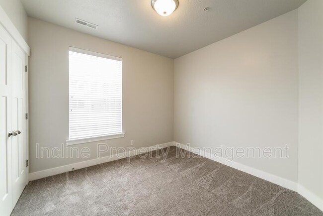 Building Photo - 619 N Emery Ln