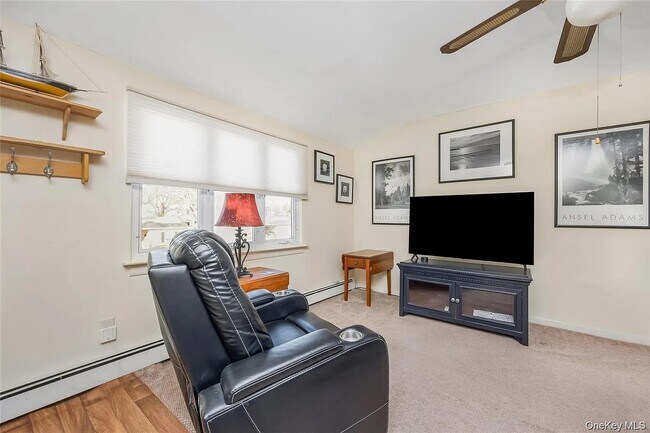 Building Photo - 10 Leanore Dr