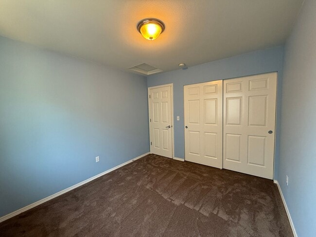 Building Photo - Spacious 4 Bed 3 Bath Home in a Prime Loca...