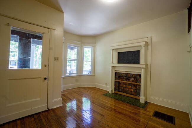 Building Photo - 718 Livingston Ave