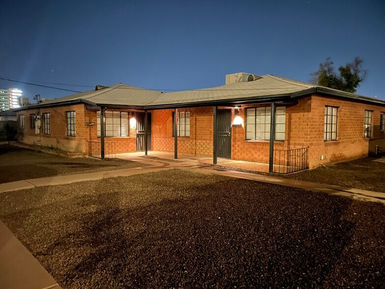 Building Photo - 1857 E Earll Dr