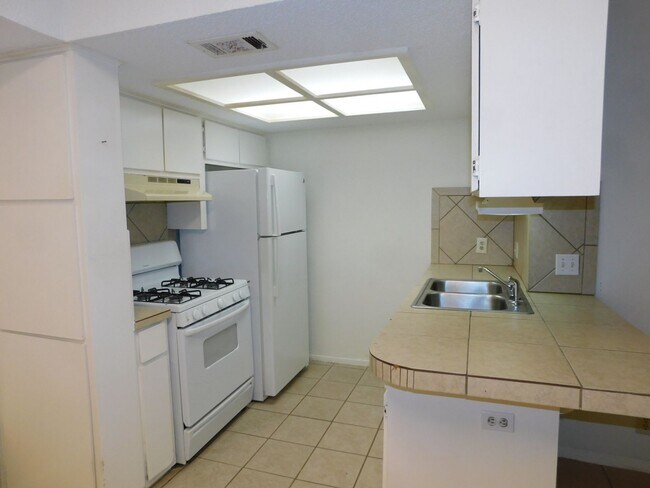 Building Photo - 8208HOOD