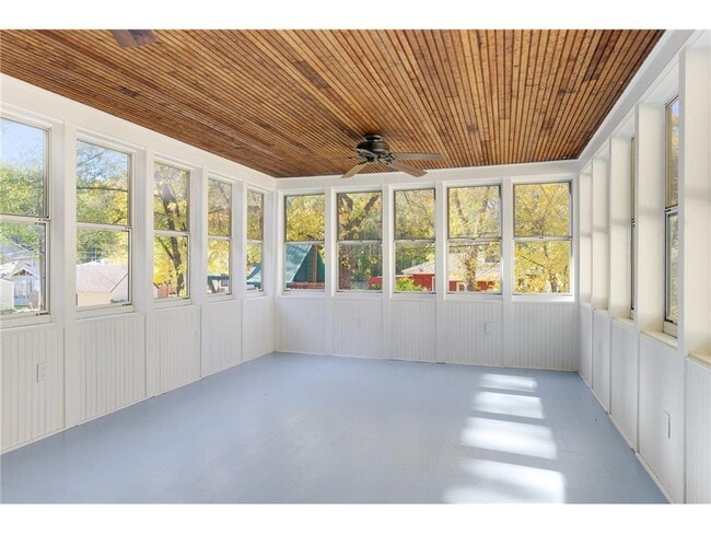 Building Photo - 4020 Ewing Ave S