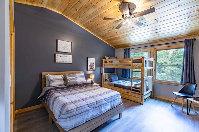 Building Photo - 43 Medina Ct