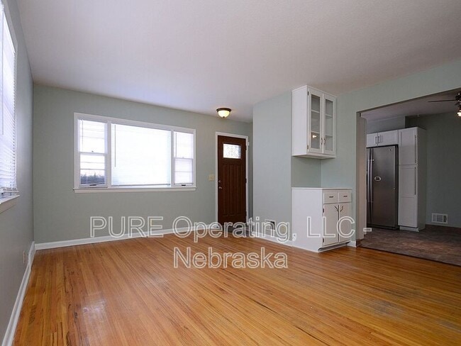 Building Photo - 4921 Bancroft St