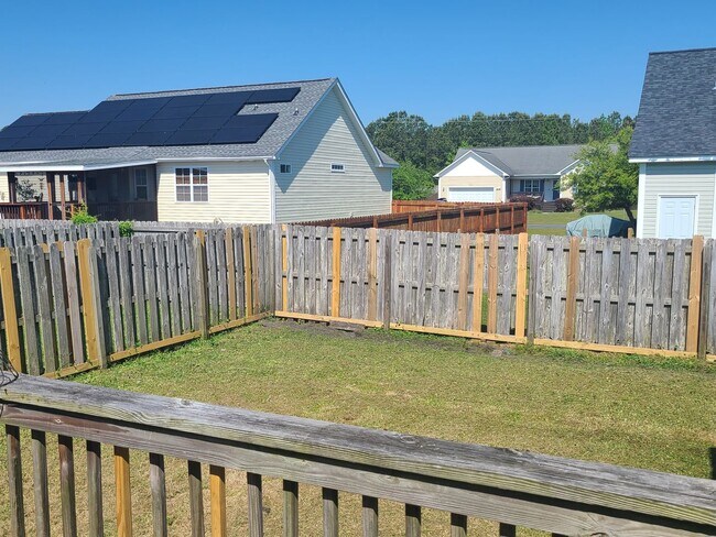 Building Photo - 3 bedroom/2 bath home Holly Ridge - Sages Ridge