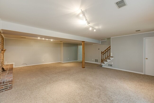 Building Photo - 3303 Spring Lake Ct