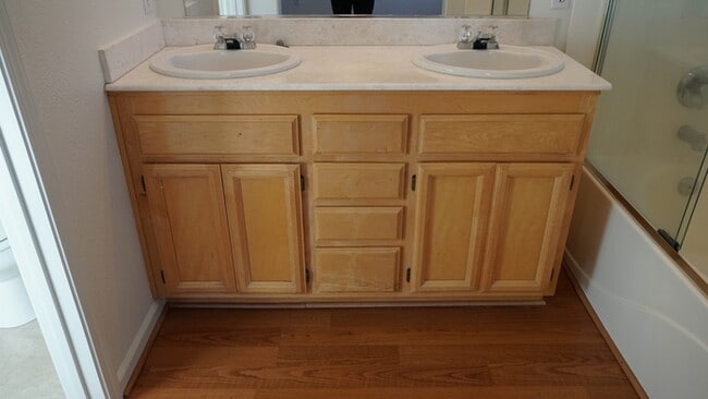 Building Photo - Gorgeous 3 bedroom 2 bathroom home in Sacramento!