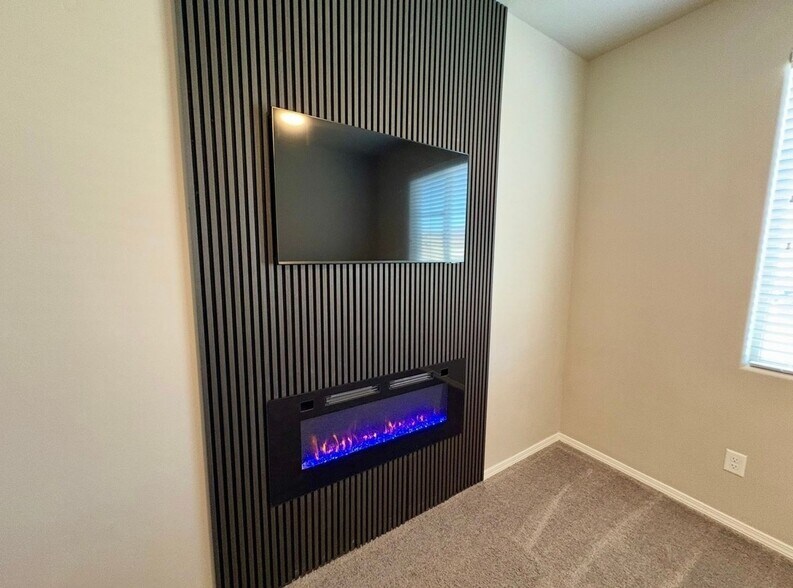 Building Photo - 4256 Crowned Eagle Loop NE