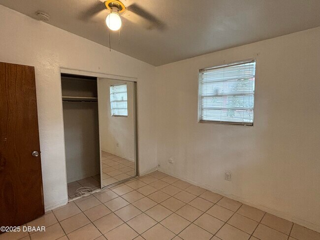 Building Photo - 724 Greenway Pl