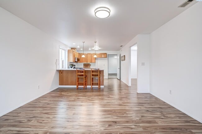 Building Photo - Nice Home, Yard care Included