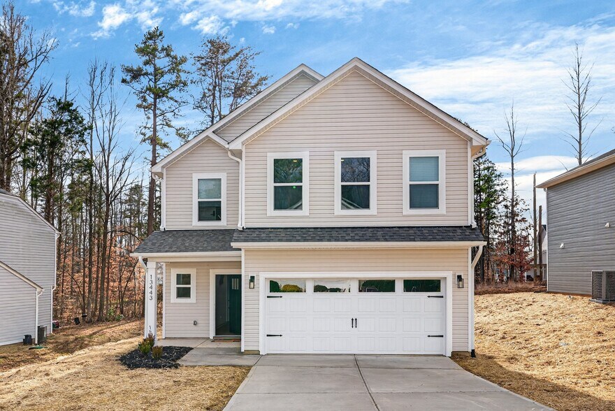 Building Photo - 13443 Main Dr