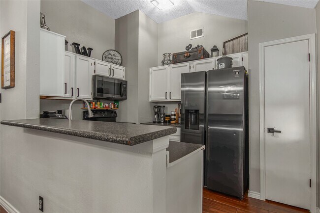 Building Photo - 3601 Clover Ln