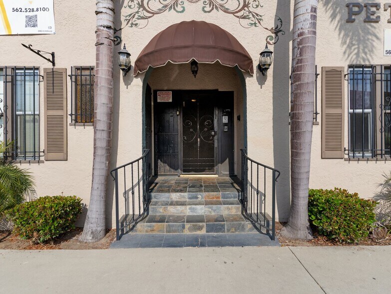 Building Photo - 1324 N Peterson Ave