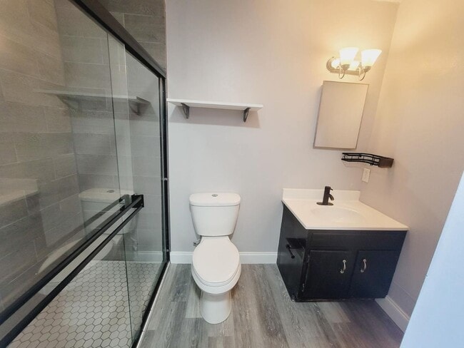 Building Photo - UPDATED 1/1 in Walkable Location w/ Solid Floors, Community Pool, & Washer/Dryer! Avail NOW for $...