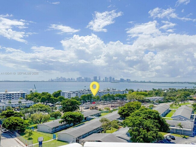 Building Photo - 1801 S Treasure Dr