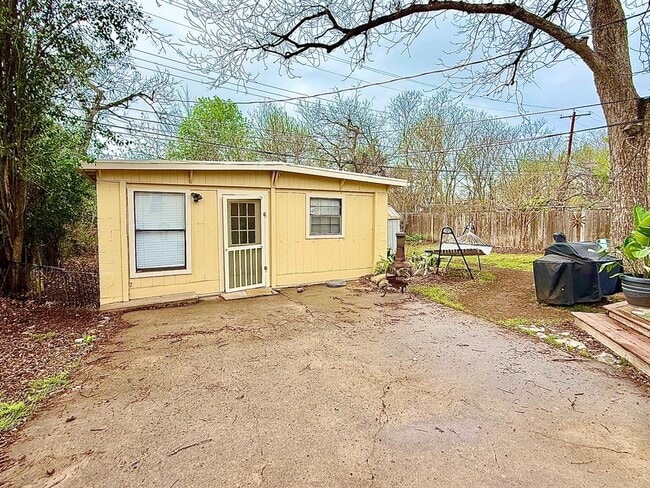 Building Photo - 5712 Chesterfield Ave