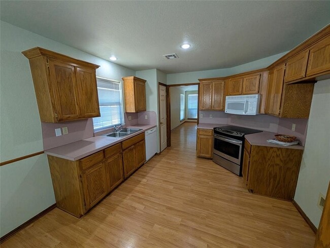 Building Photo - 2817 Brompton Dr
