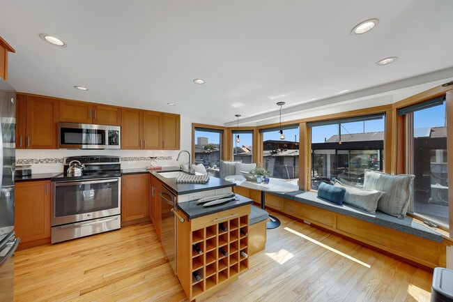 Building Photo - 3110 Portage Bay Pl E