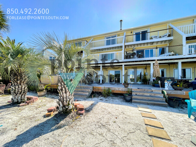 Building Photo - Waterfront 2BD/1.5BA with boat slip AND lift!