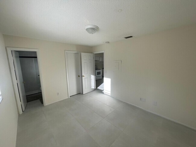 Building Photo - 2357 Lafayette St