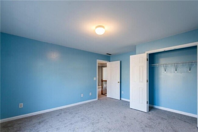 Building Photo - 8465 Bethel Ridge Ct