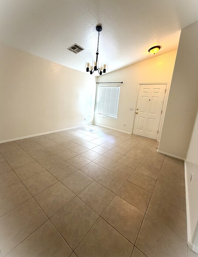 Building Photo - Cute 3-bedroom 2-bathroom home