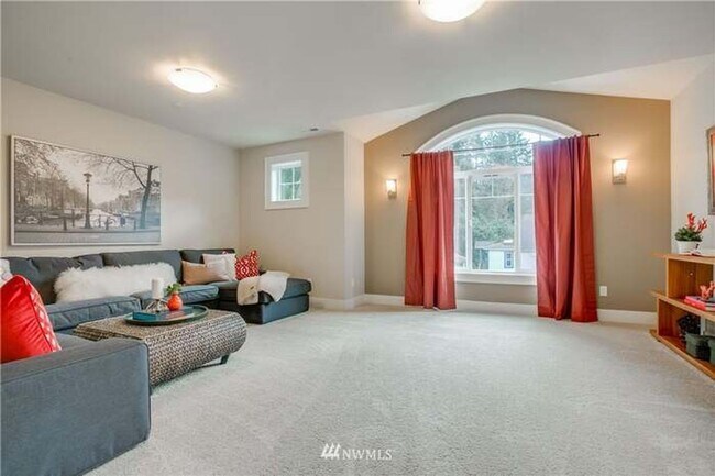 Building Photo - Beautiful 5 Bedroom 4 Bathroom Home in Lake Forest Park!