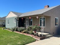 Building Photo - Home with a Cabin Style Family room and backyard Oasis