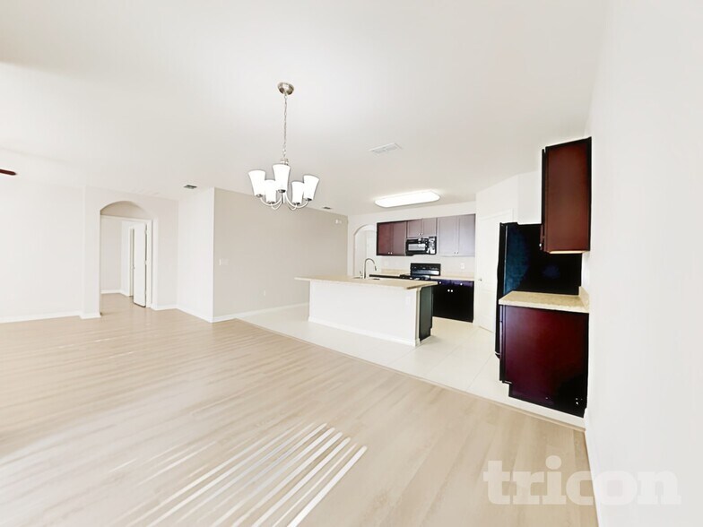 Building Photo - 2449 Valhalla Dr