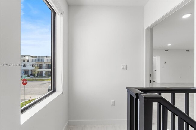 Building Photo - 14530 SW 261st Terrace