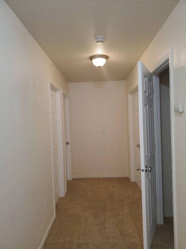 Building Photo - 4-Bedroom House