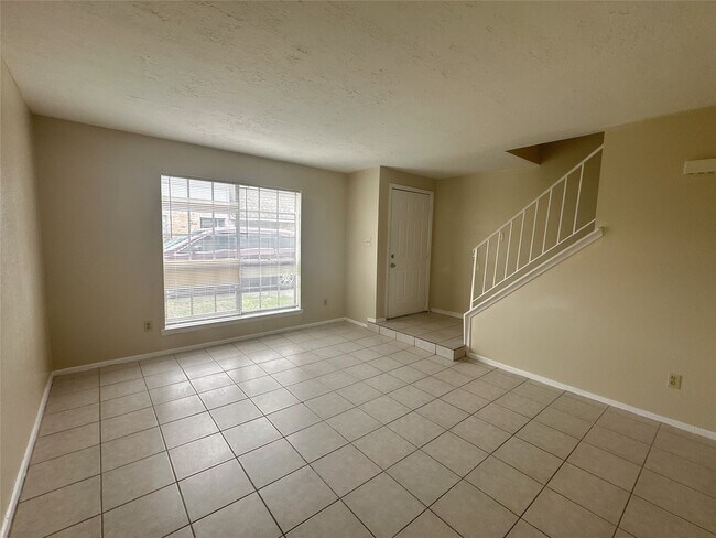 Building Photo - 6518 S Briar Bayou Dr