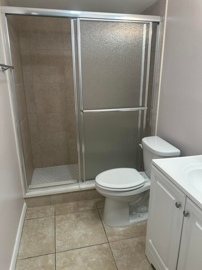 Building Photo - 744 SE Fallon Dr