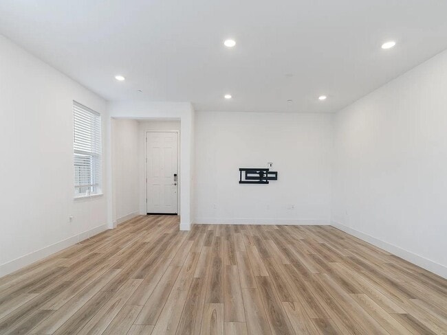 Building Photo - 8333 Kyler Rd